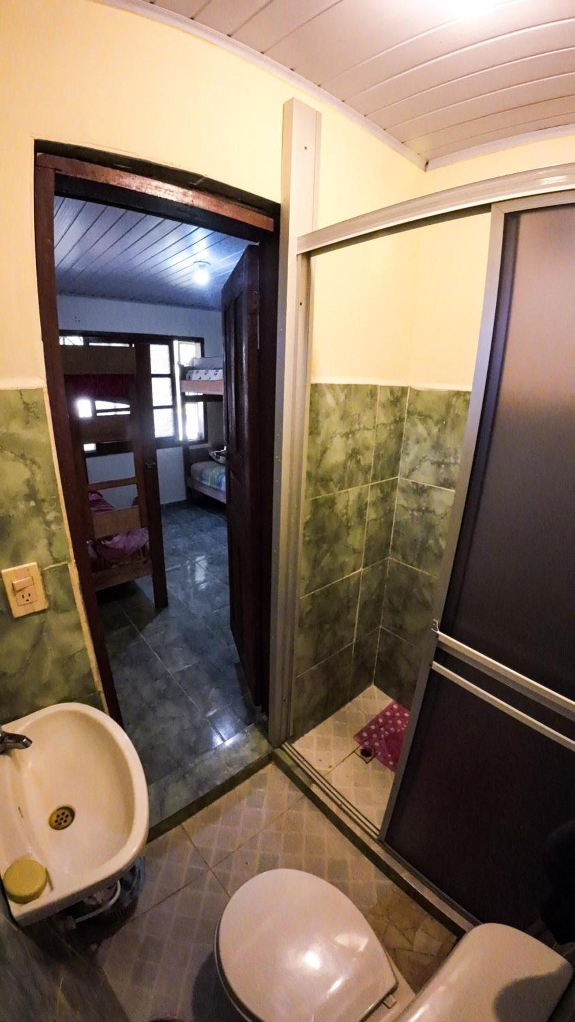 Capibara Guest House Leticia Bagian luar foto